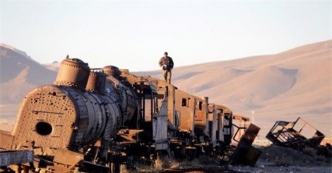 "Lạc bước" vào nghĩa địa tàu hỏa cổ giữa hoang mạc Bolivia