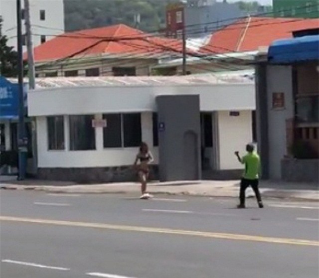 Xôn xao clip "chị gái nắng" mặc bikini quẩy tưng bừng giữa đường phố Vũng Tàu