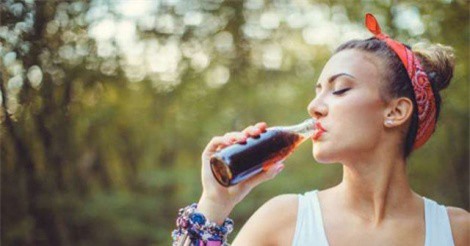 Khó có con nếu uống nhiều nước ngọt