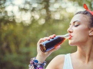 Khó có con nếu uống nhiều nước ngọt