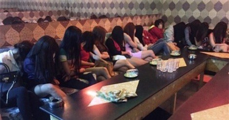 Truy tố đường dây “chăn dắt” tiếp viên karaoke đi bán dâm