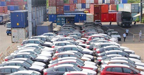 Vì sao hơn 800 xe BMW đắp chiếu hàng năm trời?