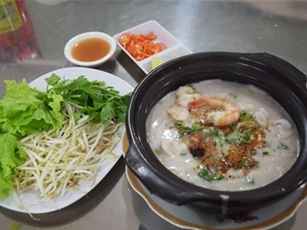 "Độc lạ" bún cá thố và bánh canh cốt dừa miền Tây ở Sài Gòn