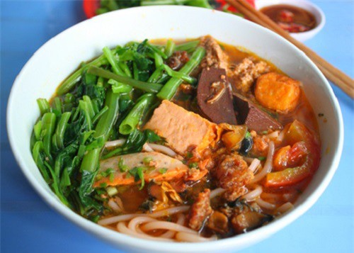 Tô canh bún 10.000 đồng hút khách ở Sài Gòn
