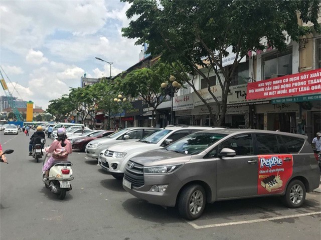 TP.HCM chưa ứng dụng công nghệ trong thu phí đậu ôtô