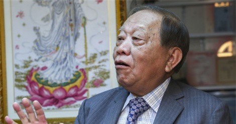 Từ phục vụ bàn thành "vua xe bus" kiêm trùm địa ốc Hồng Kông