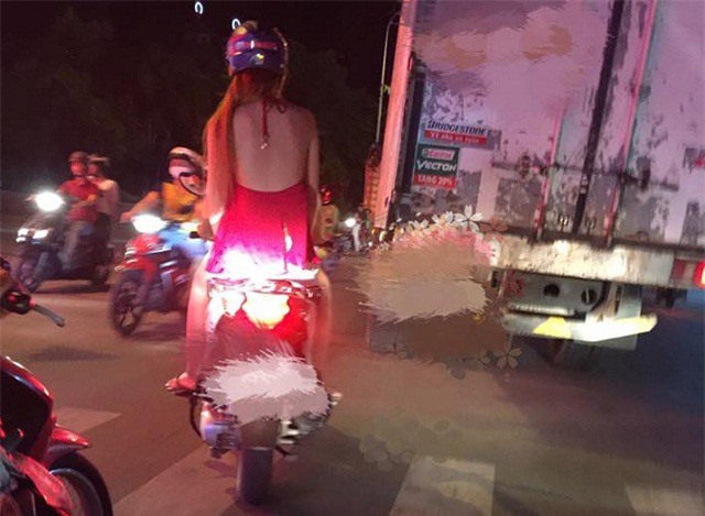 Hè đến chị em lại mặc thế này ra đường, bảo sao anh em thấy "nóng trong người"