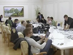 Triều Tiên bất ngờ tiếp nhận đoàn phóng viên Hàn Quốc đến bãi thử hạt nhân