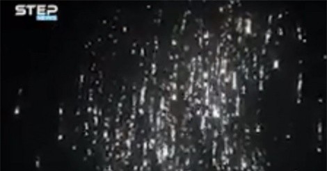 Clip: Không quân Nga trút mưa bom xuống căn cứ phiến quân ở Idlib - Syria