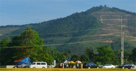 Hàng trăm người theo dõi công tác khai quật tử thi nữ kế toán trưởng