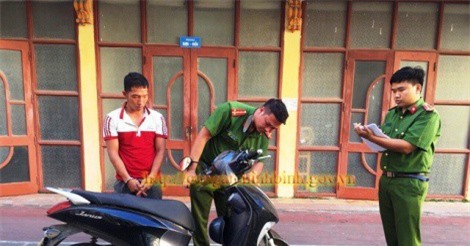 Khởi tố người chồng dùng dây sạc điện thoại thắt cổ vợ đang mang bầu