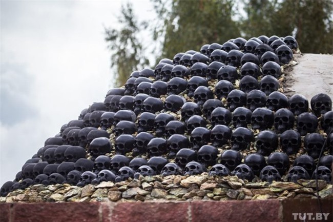 Ngôi nhà rùng rợn khiến hàng xóm không dám đến gần ở Belarus