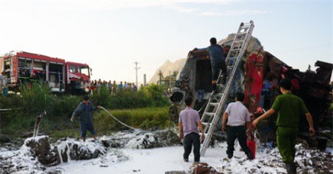 Nhân viên đường sắt bất lực nhìn lái tàu SE19 kêu cứu