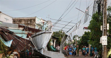 Đồng Tháp: Mưa dông làm nhiều nhà dân bị sập và tốc mái