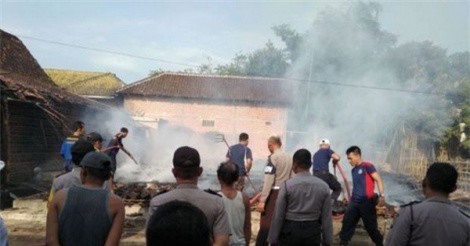 Thiếu niên châm lửa đốt nhà vì... không vòi được điện thoại mới