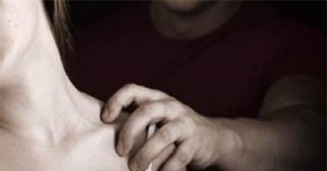 Vợ đi nước ngoài, cha dượng nhiều lần giao cấu với con riêng