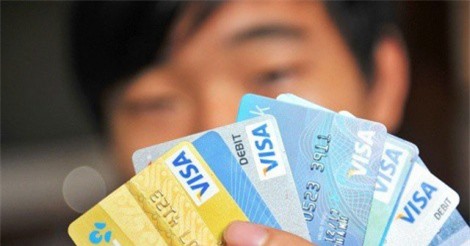 Dùng giấy tờ tùy thân giả mở thẻ ATM có thể bị truy cứu trách nhiệm hình sự