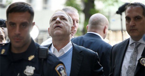 Nhà sản xuất phim nổi tiếng của Hollywood bị bắt vì quấy rối và tấn công tình dục