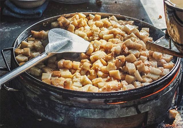 Quán bột chiên 30 năm bên hông chợ Bàn Cờ