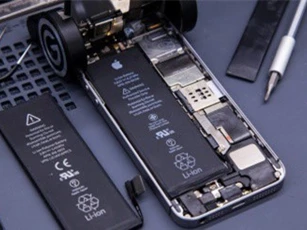 Apple sẽ hoàn trả phí thay pin cho người dùng Việt thay pin trong năm 2017