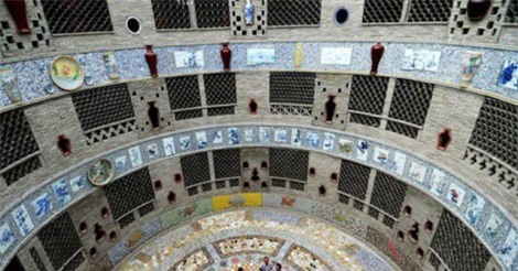 Cụ bà chi gần 1 triệu USD để xây cung điện bằng gốm sứ