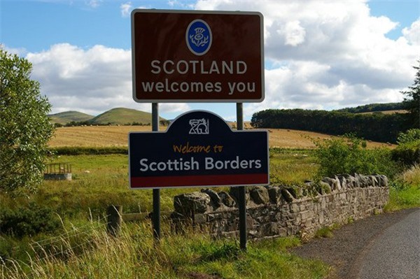 Nhiều giúp việc bỏ chạy khỏi ngôi nhà ma ám ở Scotland