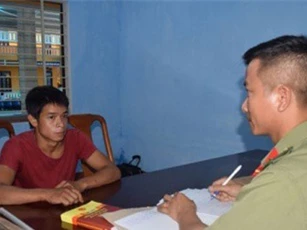 2 thanh niên lắp ráp súng bắn đạn hơi cồn để mua bán liên tỉnh