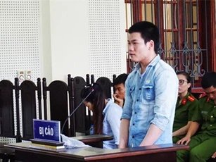 Chiếc ví “tố cáo” kẻ giết người, hiếp dâm