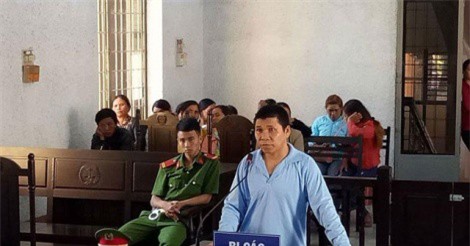 Giở trò đồi bại với bạn của con gái, yêu râu xanh lãnh 11 năm tù