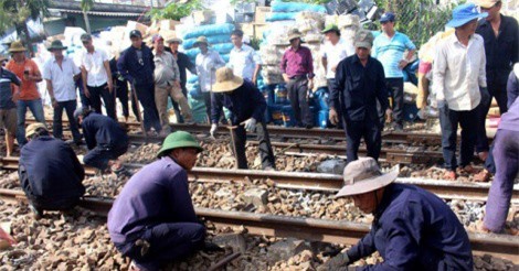 Vụ 2 tàu hàng đâm nhau: Tạm đình chỉ 3 cán bộ trực ga Núi Thành