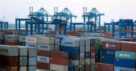 Hàng tồn như núi tại các cảng phía Nam