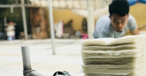 Lấy tiền cưới vợ xây xưởng, 8x trẻ quyết đưa bánh đa nem xuất khẩu