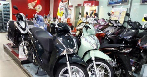Xe máy đồng loạt tăng giá, dân buôn ăn chênh gần 6.000 tỷ đồng của dân