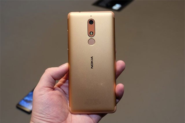Cận cảnh Nokia 5.1 vừa trình làng: Vỏ nhôm nguyên khối, màn hình FullView, giá 5 triệu