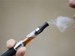 Cảnh báo mối nguy hiểm từ thuốc lá điện tử