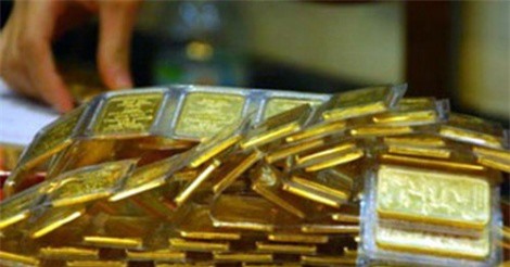 GIÁ VÀNG NGÀY 30/5: USD tăng vọt, vàng chìm nghỉm