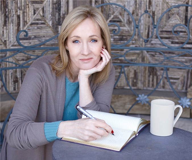 J.K. Rowling: Bà mẹ đơn thân thất nghiệp thành nhà văn tỷ phú