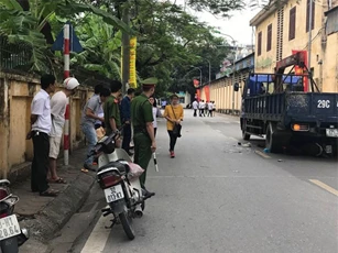 Hà Nội: Tạm giữ hình sự tài xế lùi xe tải khiến 3 mẹ con tử vong