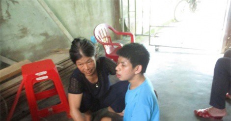 Lừa "chụp ảnh miễn phí" rồi ép người khuyết tật chi tiền?