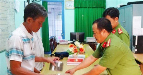 Người đàn ông ở Long An bị chiếm đoạt 2 vé số độc đắc