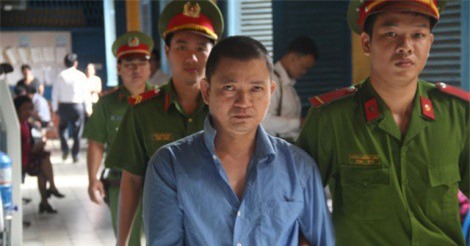 Nhấn vợ vào phuy nước đến chết rồi đưa xác về quê phi tang