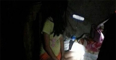 Vào tận trường vờ đánh rơi tiền để "khám người" hàng loạt nữ sinh tiểu học