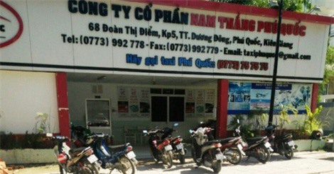 Xe container đâm đuôi xe khách, nhiều người trọng thương