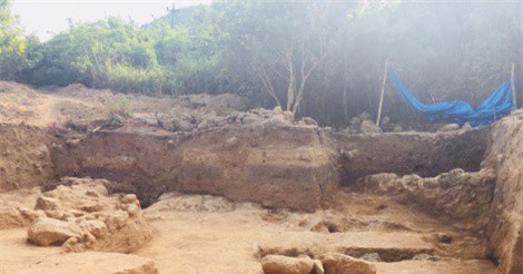 Xuất hiện nhiều dấu tích cổ về thành quách ở di tích Hải Vân Quan