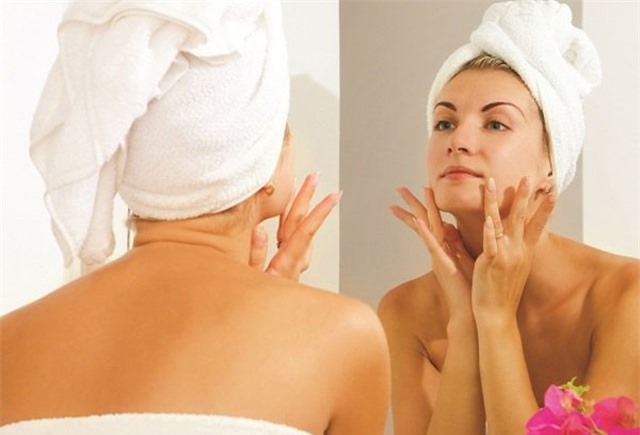 Cách trẻ hóa da với dầu vitamin E