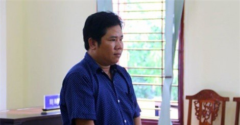 Đi tù chỉ vì trộm... 2 bóng đèn