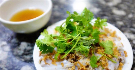 Hàng bánh cuốn gia truyền từ năm 1973 ở Hà Nội