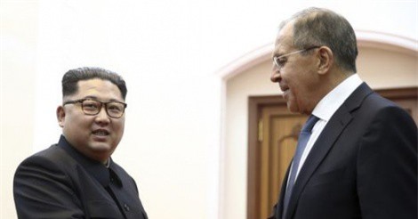 Ông Kim Jong-un khen TT Putin có tài đối phó với Mỹ