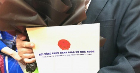 Xin gia hạn báo cáo vụ giáo sư "đạo văn" học trò