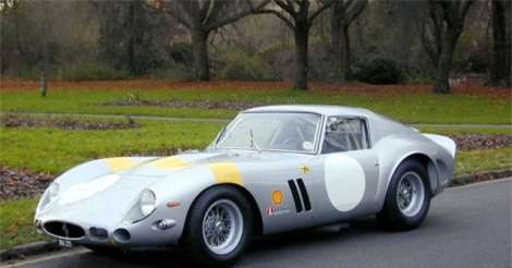 Chiếc ô tô cổ từ năm 1963 bán với giá kỉ lục gần 1.600 tỷ đồng